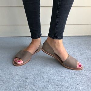 Dolce vita flat sandals